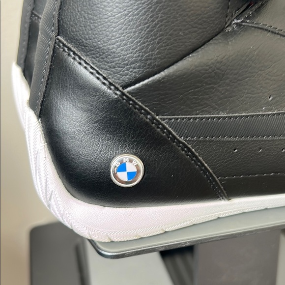 Puma Black and Blue Athletic Shoes with Modern Design - Picture 3 of 7